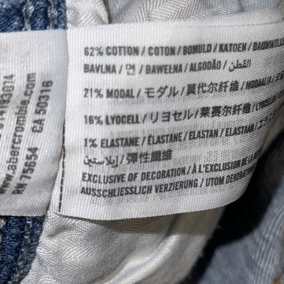 Hollister Distressed Denim High Rise Short-Short in Medium Indigo size 1 (25w) - Picture 13 of 16